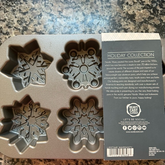 NORDIC WARE Frozen Snowflake Cakelet Pan NWT - Picture 4 of 5